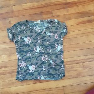 Juinors camo v- neck fatigued tee